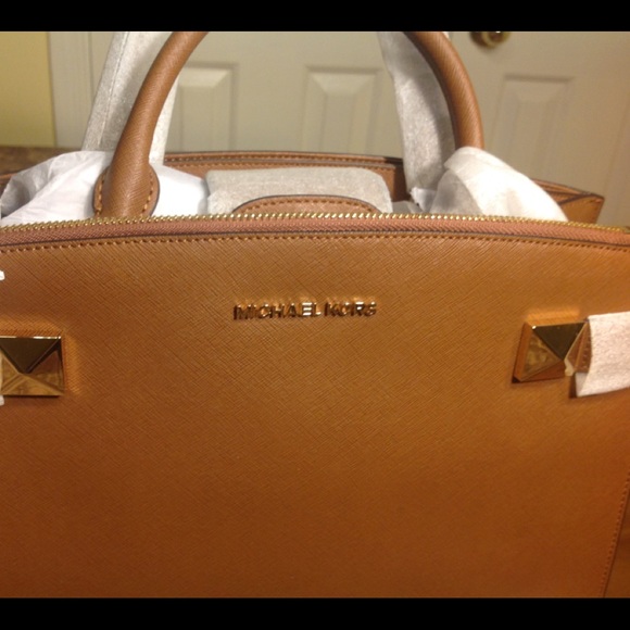 Authentic Michael Kors bag - Picture 2 of 8